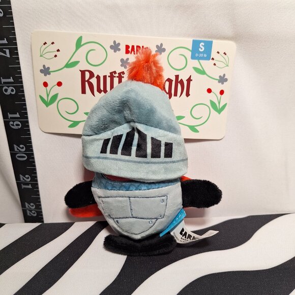 NWT Bark *BarkBOX* - Knights of GnawmoreTheme with 3 Dog Toys S - Picture 2 of 16